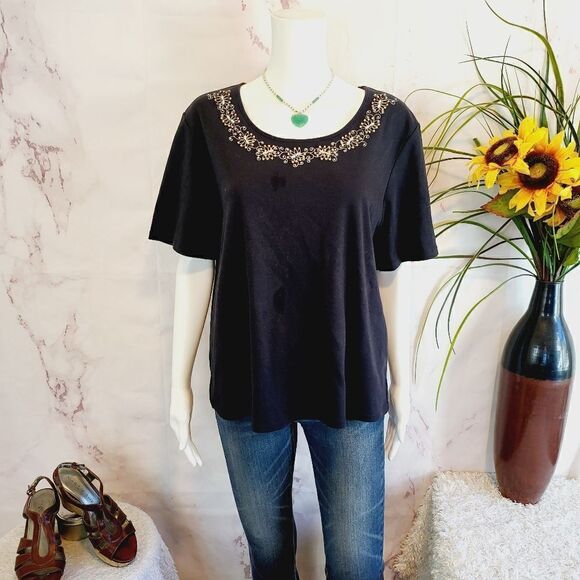 Draper's and Damon's embroidered beaded neckline top - Picture 2 of 7